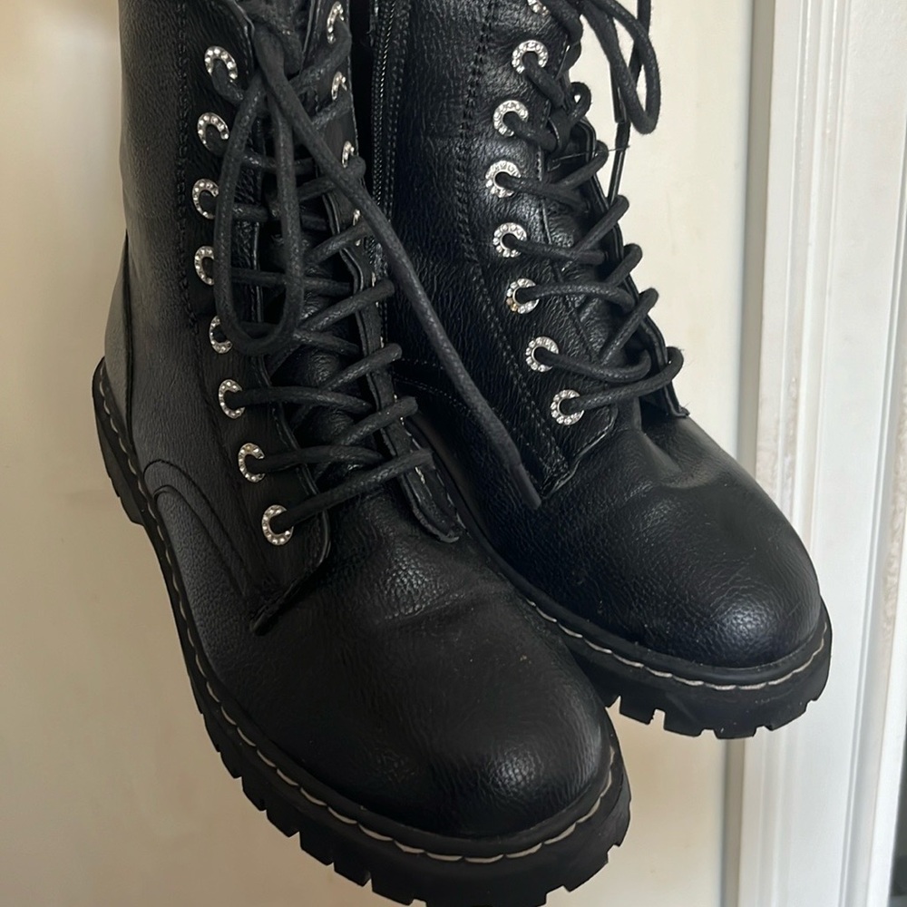 Combat boots